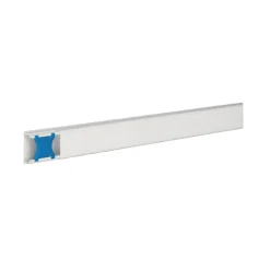 ATA 16 x 32 mm 2,1 meter med Kabelhållare PVC Vit RAL 9016