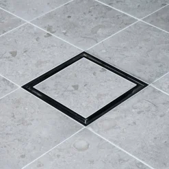 Tile in Frame 147 Svart
