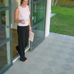 Unique Stone Grey Golvtrall i Plast